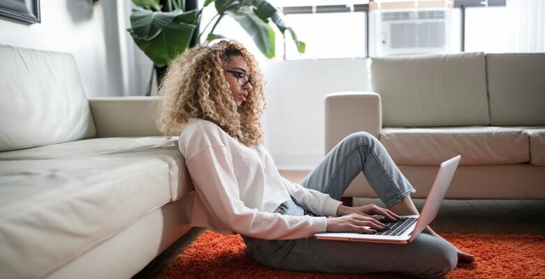 woman-laptop-carpet